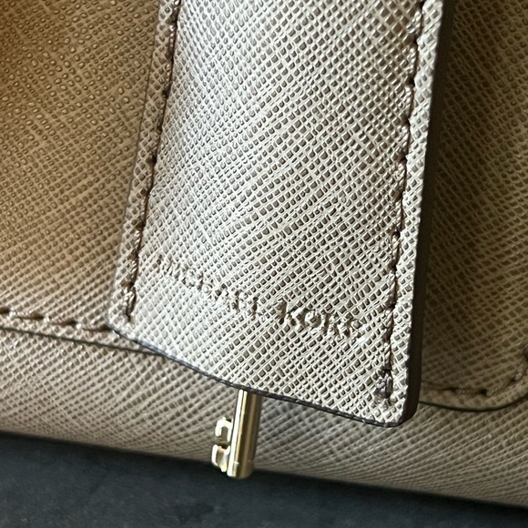 Michael Kors Emma Satchel Lock & Key Handbag with dust cover - Picture 3 of 16